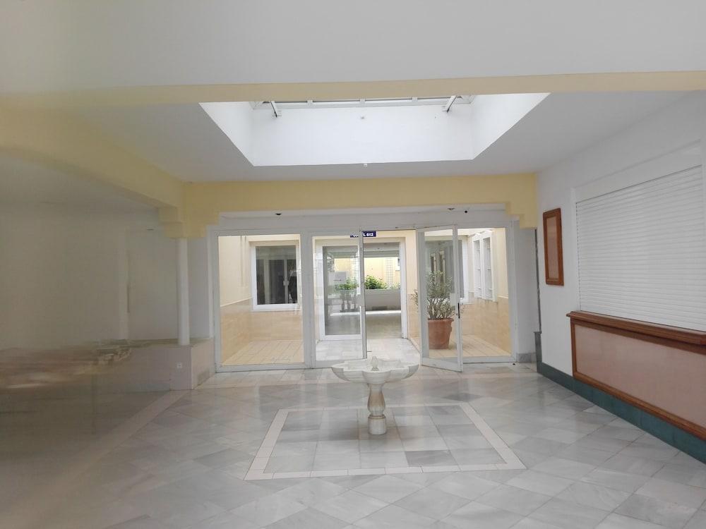 Apartamentos Moguima Roquetas de Mar Exteriör bild